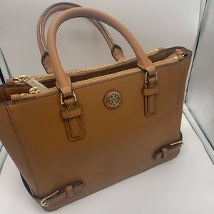 Tory Burch Large Robinson Tote- color camel